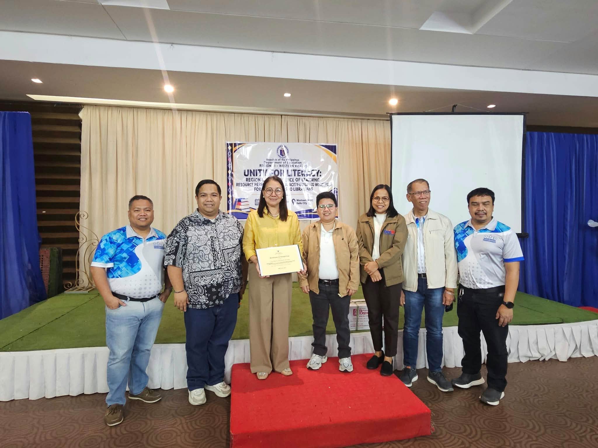 𝐒𝐭𝐫𝐞𝐧𝐠𝐭𝐡𝐞𝐧𝐢𝐧𝐠 𝐂𝐨𝐥𝐥𝐚𝐛𝐨𝐫𝐚𝐭𝐢𝐨𝐧: 𝐓𝐚𝐤𝐢𝐧𝐠 𝐒𝐜𝐡𝐨𝐨𝐥 𝐋𝐢𝐛𝐫𝐚𝐫𝐢𝐞𝐬 𝐟𝐫𝐨𝐦 𝐋𝐨𝐜𝐚𝐥 𝐂𝐨𝐧𝐧𝐞𝐜𝐭𝐢𝐨𝐧𝐬 𝐭𝐨 𝐆𝐥𝐨𝐛𝐚𝐥 𝐍𝐞𝐭𝐰𝐨𝐫𝐤𝐬